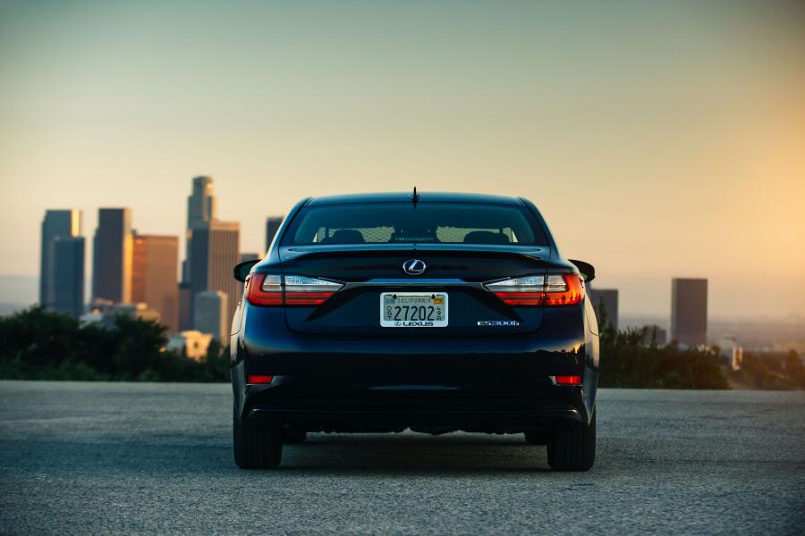  Lexus ES300h 2016 года  (фото 13 из 22)